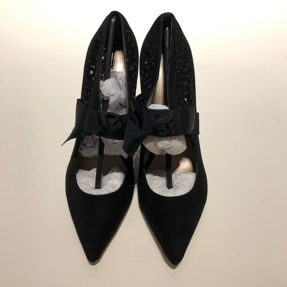 Brand New RW&CO. Pointed Toe Suede Heels Size 7.5